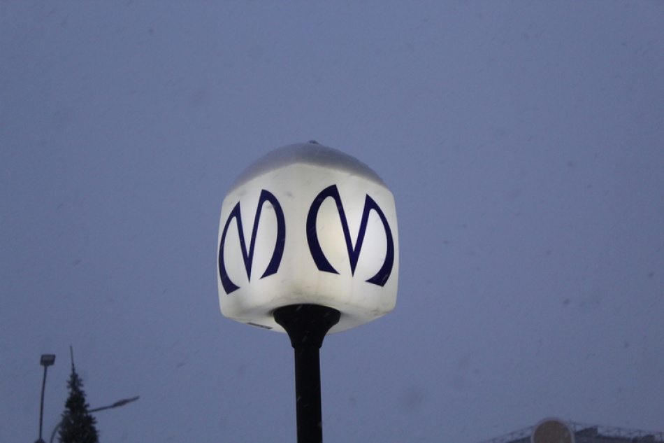 Вестибюль станции «Путиловская» украсили панно в стиле конструктивизма